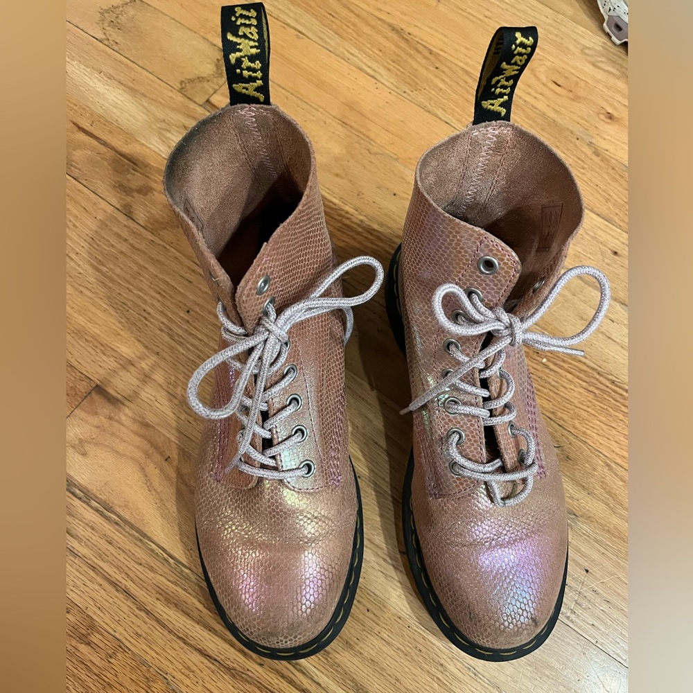 Dr Martens Pascal 8 Eye Pink Iridescent Boot Women Size 9